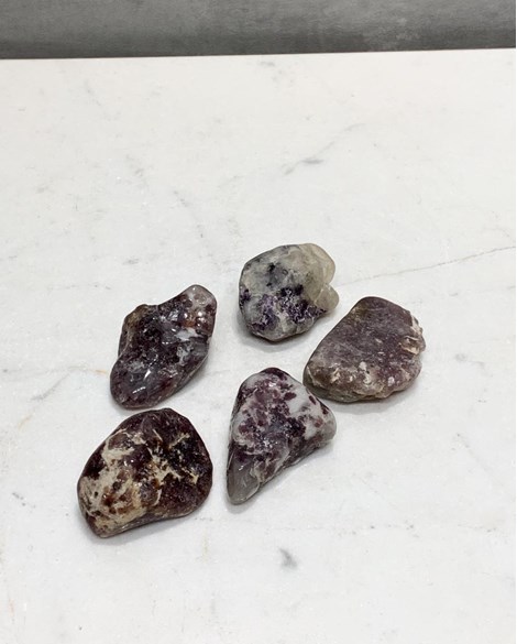 Pedra Lepidolita Rolada 14 a 17 gramas