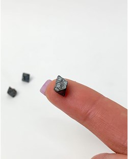 Pedra Magnetita bruta 0,8 a 1,4 gramas