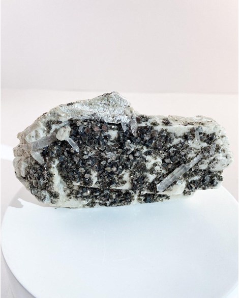 Pedra Mica com Albita Bruta 608  gramas
