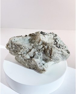 Pedra Mica com Albita Bruta 608  gramas