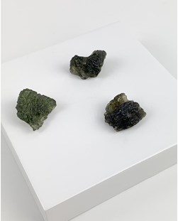 Pedra Moldavita 10,5 quilates bruta 2,1 a 2,2 gramas