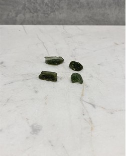 Pedra Moldavita 12 quilates bruta 1,3 a 1,4 gramas