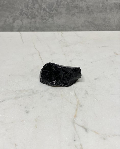 Pedra Obsidiana preta bruta 21 a 27 gramas