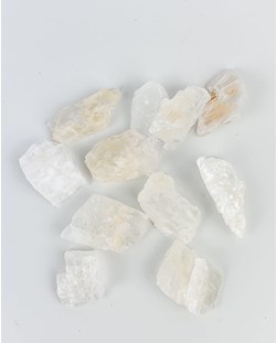 Pedra Petalita branca bruta 5 a 8 gramas (aproximadamente)