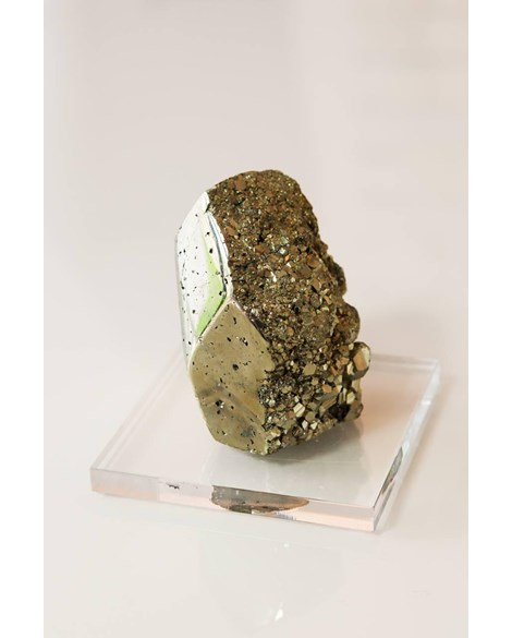 Pedra Pirita Bruta na Base Acrílica 505 gramas