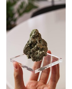 Pedra Pirita Bruta na Base Acrilico 333 gramas