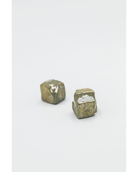 Pedra Pirita formada em cubo bruta15 a 18 gramas
