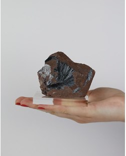 Pedra Pirolusita Bruta na Base Acrílico 296 gramas