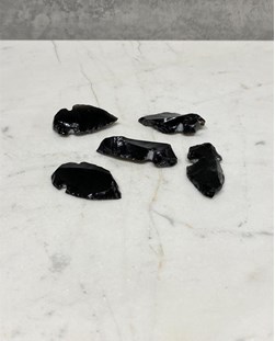 Pedra Ponta Silex Obsidiana preta bruta 5 a 6 gramas