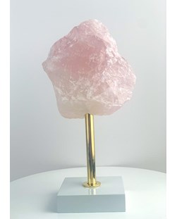 Pedra Quartzo Rosa na Base de Madeira Branca 701 a 920 gramas aprox.