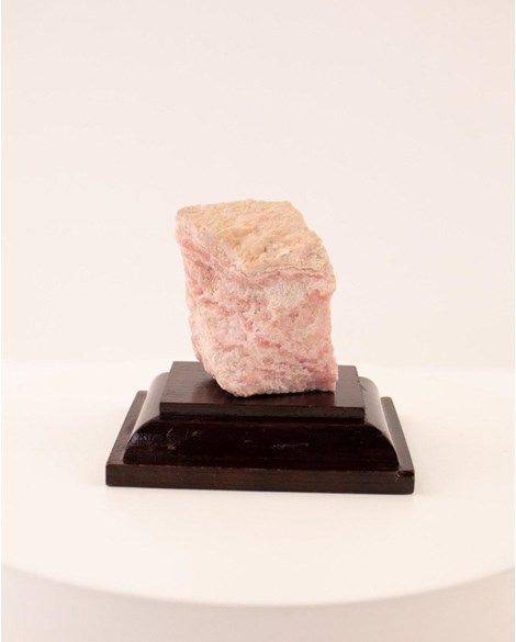 Pedra Rodocrosita bruta com Base de Madeira Marrom 75 gramas