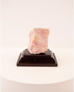 Pedra Rodocrosita bruta com Base de Madeira Marrom 75 gramas
