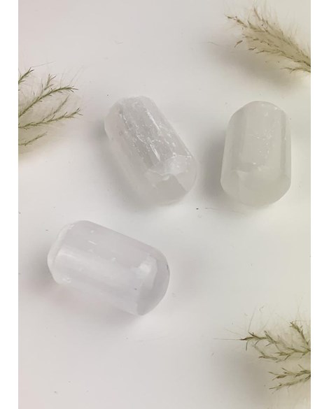 Pedra Selenita Branca rolada 27 a 36 gramas