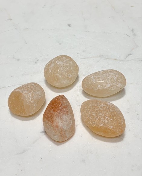 Pedra Selenita laranja rolada 16 a 20 gramas