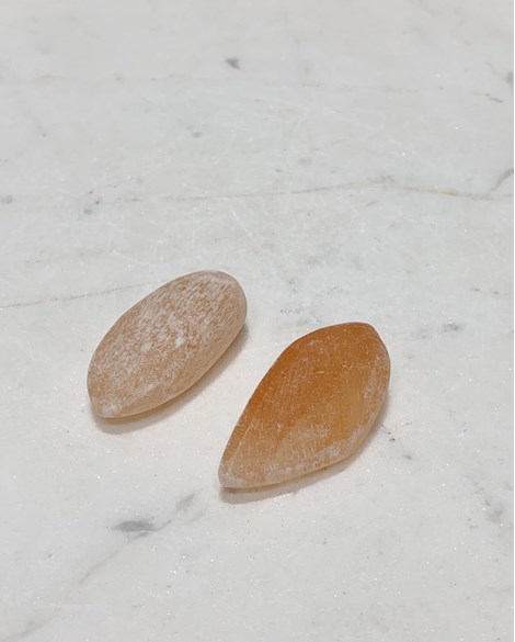 Pedra Selenita laranja rolada 7 a 10 gramas