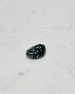 Pedra Serafinita rolada 7 a 9 gramas