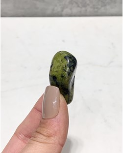 Pedra Serpentinita rolada 16 a 20 gramas