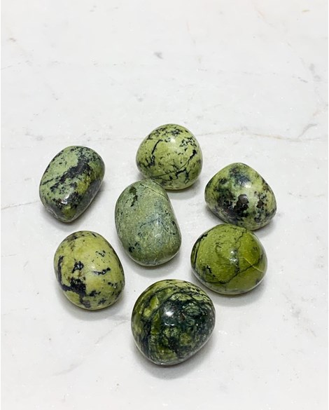 Pedra Serpentinita verde/amarela-Pedra do Infinito rolada 12 a 15 gramas