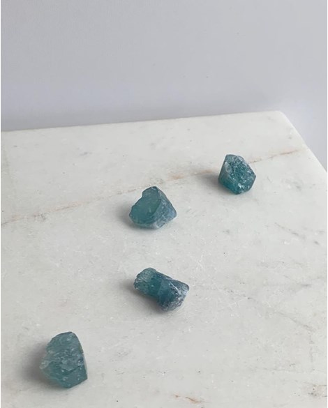 Pedra Turmalina azul bruta 1,8 a 2,0 gramas aprox.