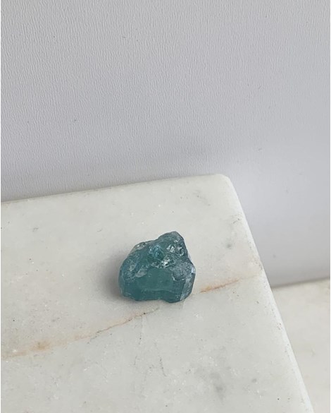 Pedra Turmalina azul bruta 1,8 a 2,0 gramas aprox.