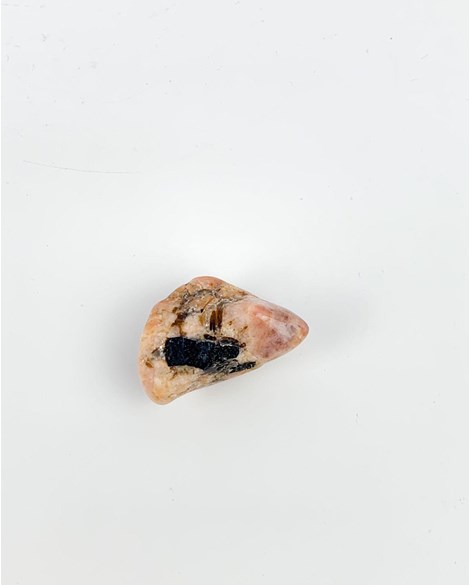 Pedra Turmalina negra com Feldspato rolado 10 a 19 gramas