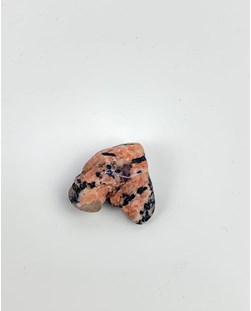 Pedra Turmalina negra com Feldspato rolado 20 a 28 gramas