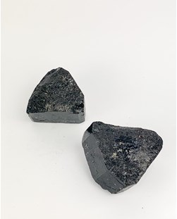 Pedra Turmalina Negra Forma Trigonal Bruta 330 a 420 gramas