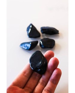 Pedra Turmalina negra rolada 20 a 29 gramas