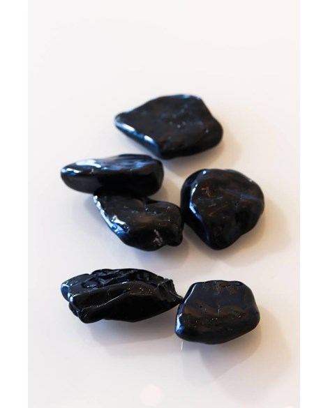 Pedra Turmalina negra rolada 20 a 29 gramas