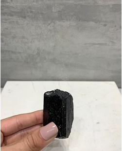 Pedra Turmalina preta biterminada com terminação natural entre 85 a 96 gramas