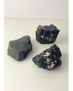 Pedra Turmalina Preta Bruta 512 a 679 gramas aprox.