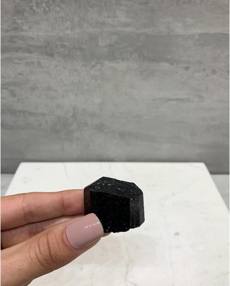 Pedra Turmalina preta bruta entre 40 a 50 gramas