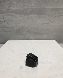 Pedra Turmalina preta bruta entre 40 a 50 gramas