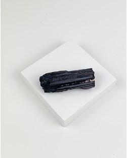 Pedra Turmalina preta bruta entre 40 a 70 gramas