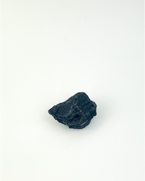 Pedra Turmalina preta bruta entre 56 a 75 gramas