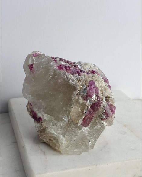 Pedra Turmalina Rosa no Quartzo Bruto 590 g