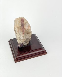 Pedra Turmalina Rubelita Bruta na Matriz Base de Madeira 151 gramas