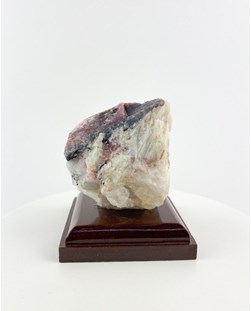 Pedra Turmalina Rubelita Bruta na Matriz Base de Madeira 164 gramas