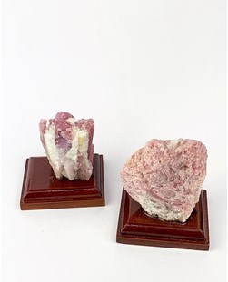 Pedra Turmalina Rubelita Bruta na Matriz Base de Madeira 80 a 150 gramas