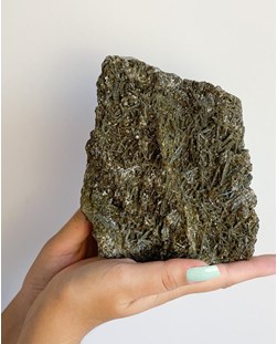 Pedra Turmalina Verde no Quartzo Bruto 2,3 Kg