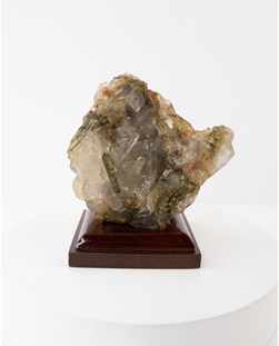 Pedra Turmalina Verde no Quartzo Bruto na Base de Madeira 256 gramas