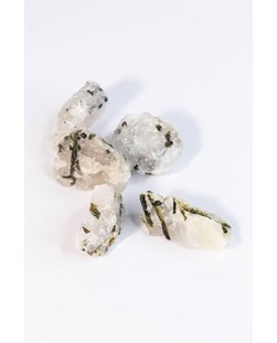 Pedra Turmalina Verde no Quartzo Cristal Bruto 30 a 44 gramas
