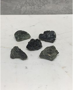 Pedra Turmalina verde (Verdelita) bruta 16 a 20 gramas