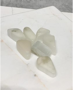Pedra Ulexita polida rolada 7 a 8 gramas