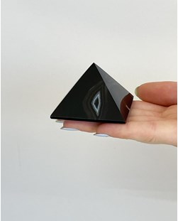 Pirâmide Ágata Preta Tingida 101 a 114 gramas aprox.