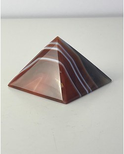 Pirâmide Ágata Vermelha Tingida 93 a 110 gramas aprox.