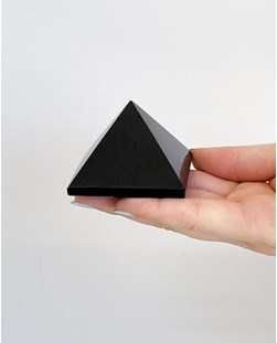 Pirâmide Obsidiana Preta 120 a 143 gramas aprox.