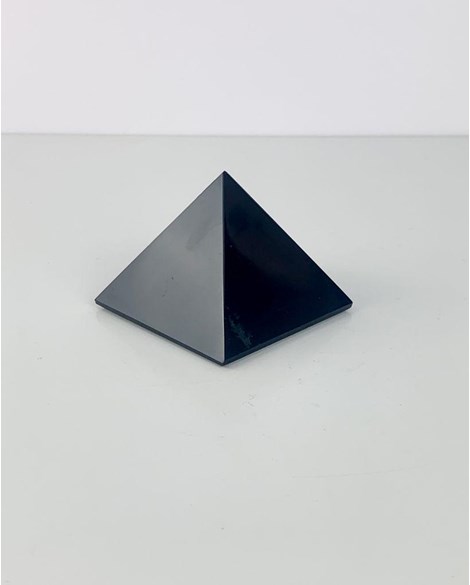 Pirâmide Obsidiana Preta 82 a 116 gramas aprox.