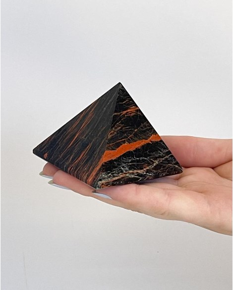Pirâmide Obsidiana Preta  com Vermelho 177 gramas aprox.