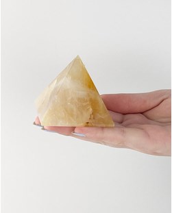 Pirâmide Quartzo Agente Cura Ouro 195 a 206 gramas aprox.